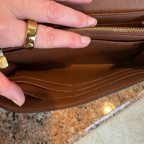 Louis Vuitton Monogram Sarah Wallet - Picture 9 of 12
